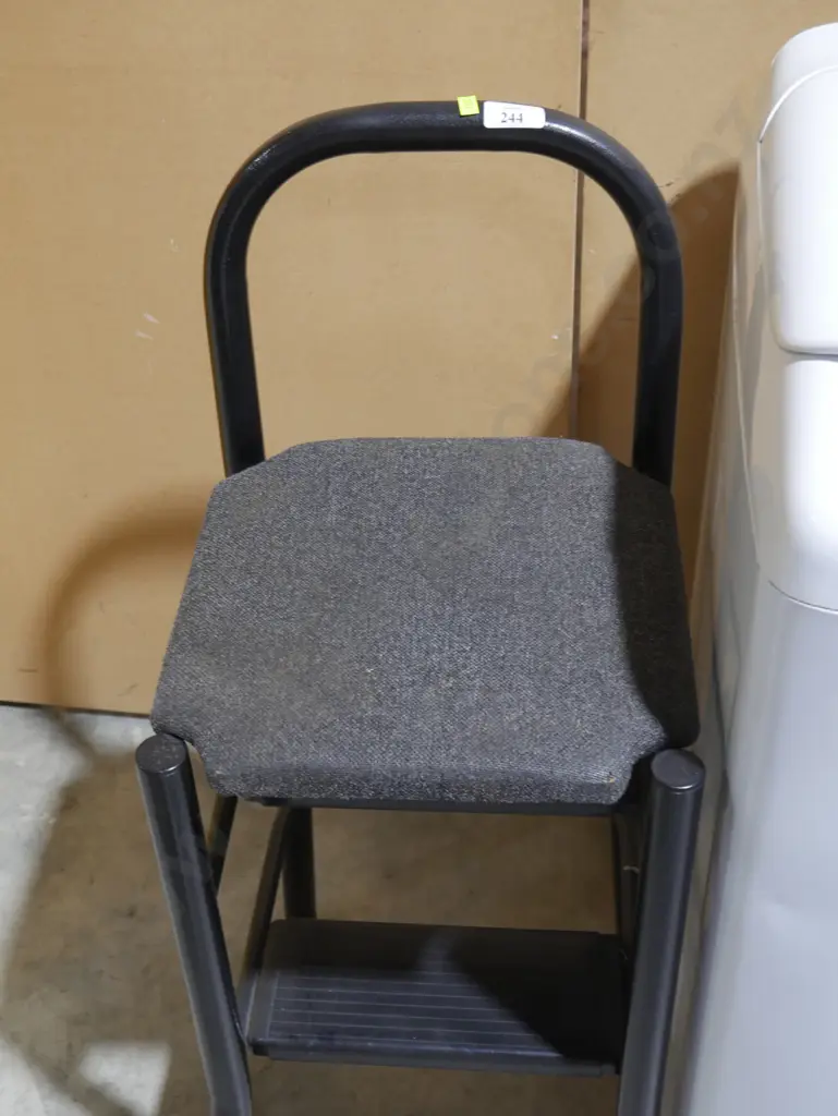 Step stool Image 1++