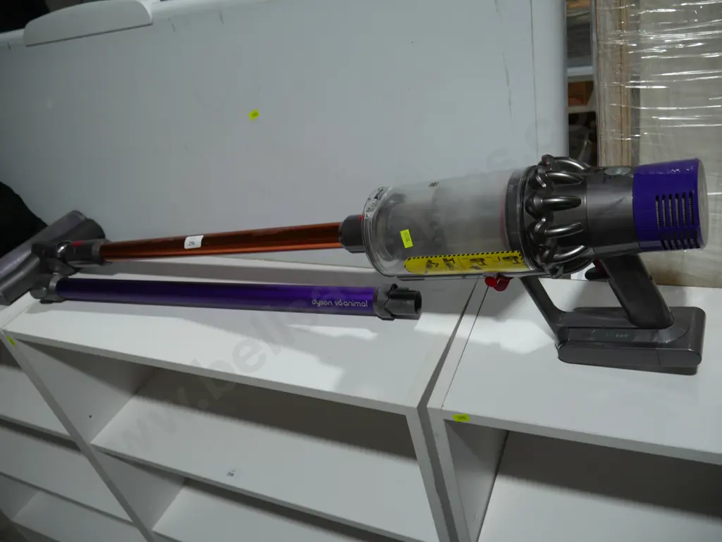 Dyson stick vac V6 animal Image 1++