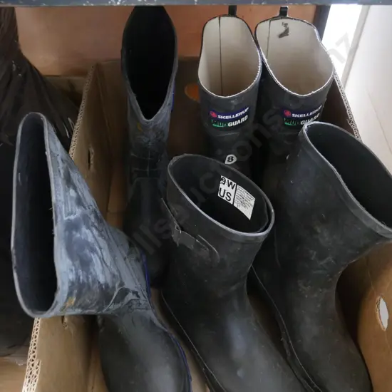 3 pairs of gumboots