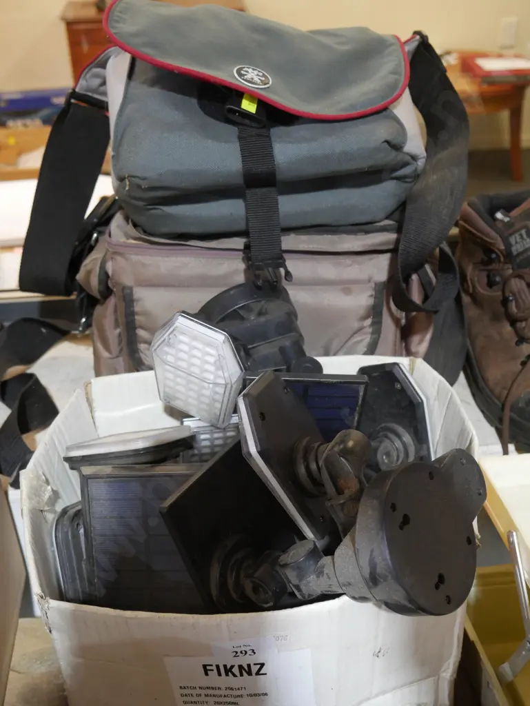 Solar lights and 2 bags Image 1++