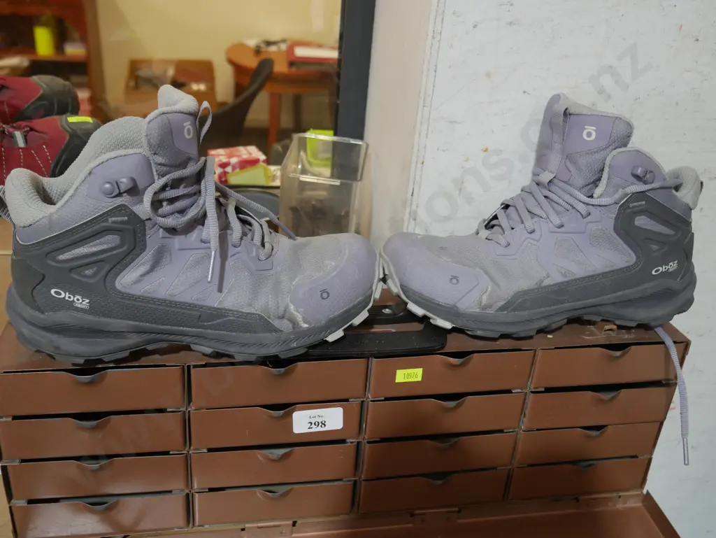 Oboz size U.S. size 6.5 tramping boots Image 1++