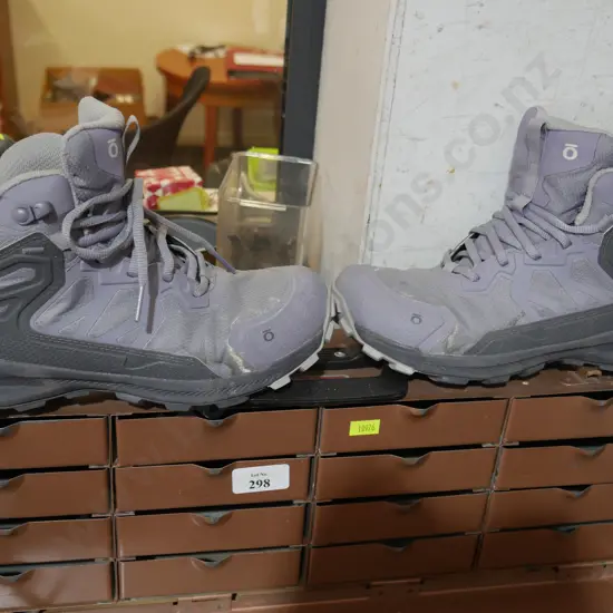 Oboz size U.S. size 6.5 tramping boots