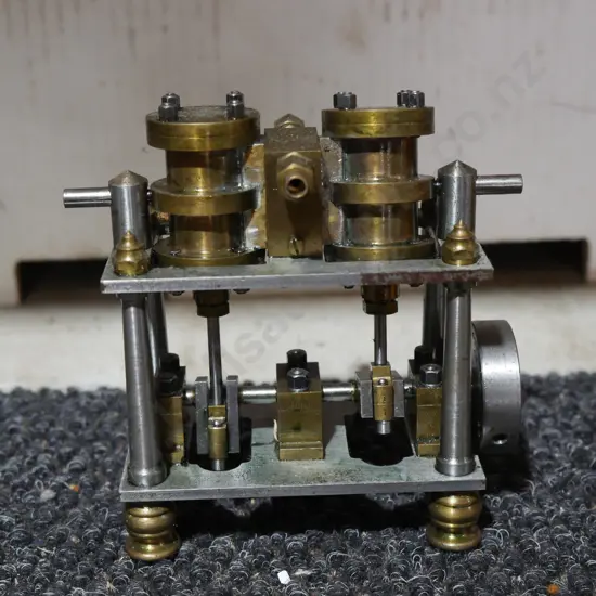 Miniature piston engine