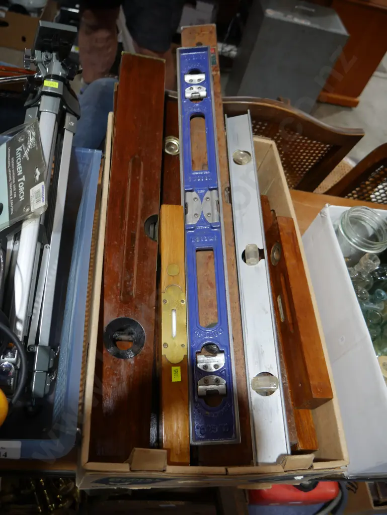 Vintage levels Image 1++