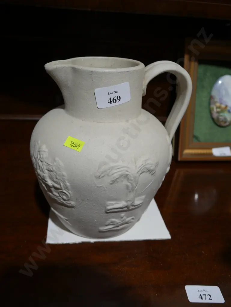 Luke Adams hunting scene jug Image 1++