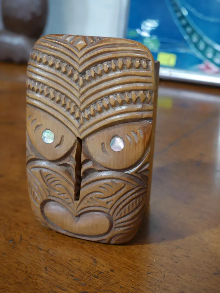 Wooden carved Maori money box Image 1++