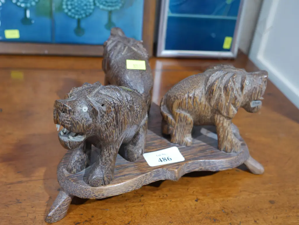Carved wooden lions ornament Image 1++
