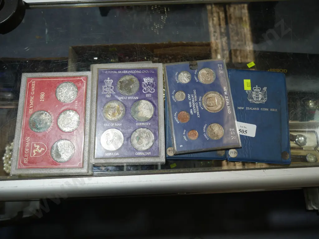 New Zealand coin sets Image 1++