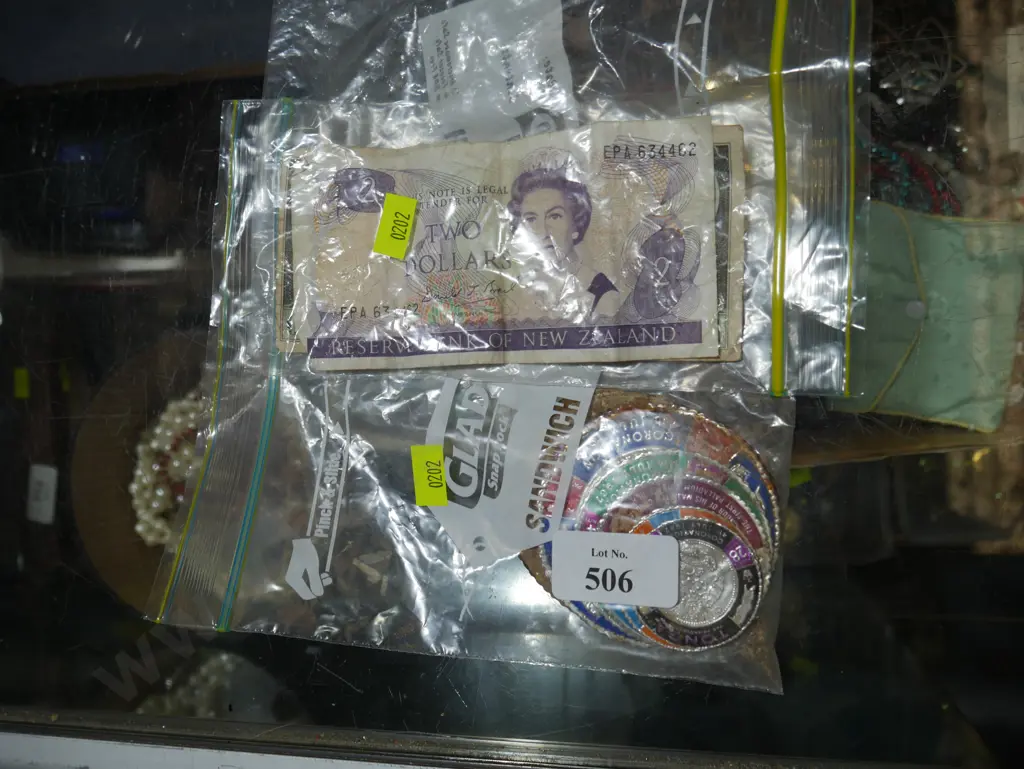 Stamps from Tonga and banknotes Image 1++