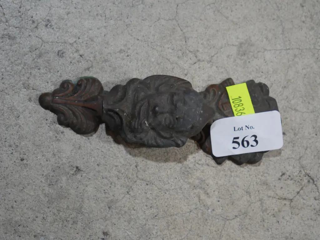 Vintage metal door knocker Image 1++