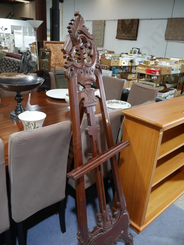 Carved wooden easel Image 1++