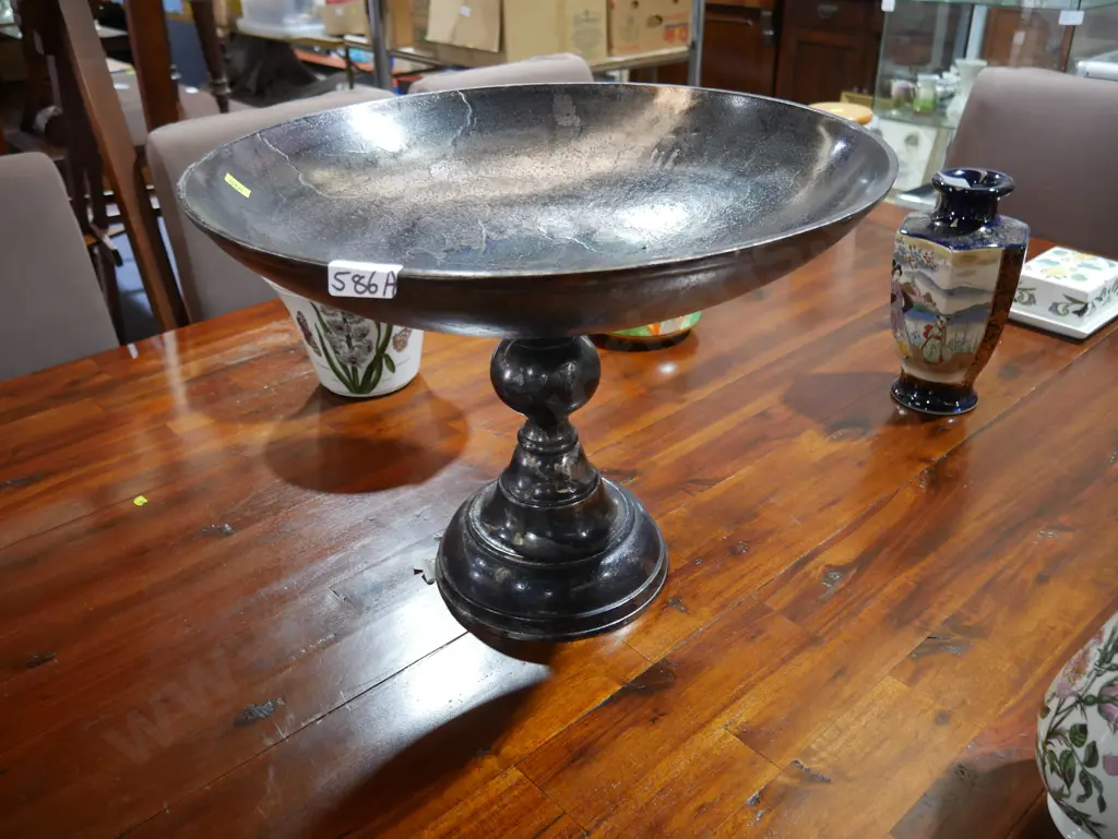 Metal pedestal bowl Image 1++