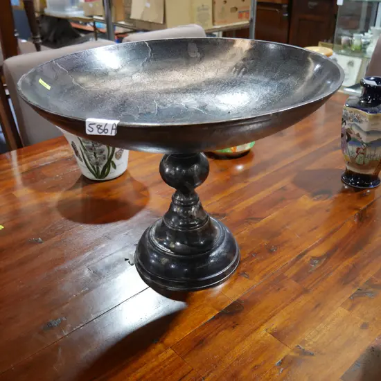 Metal pedestal bowl