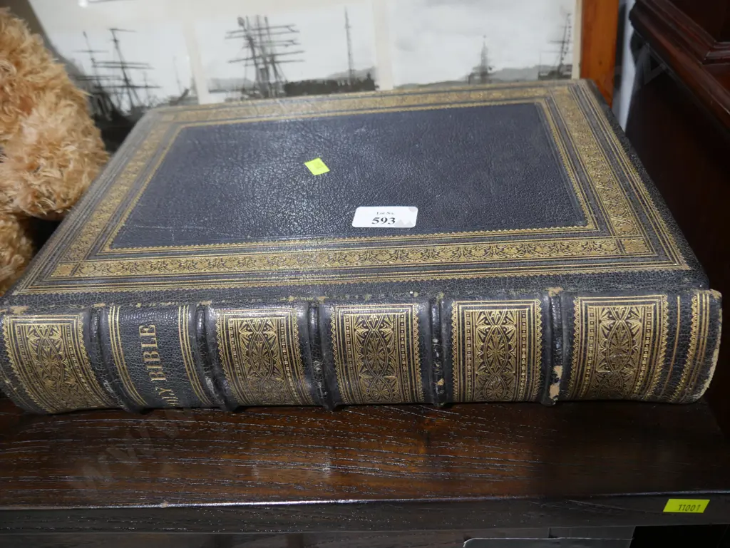 Large holy bible Image 1++