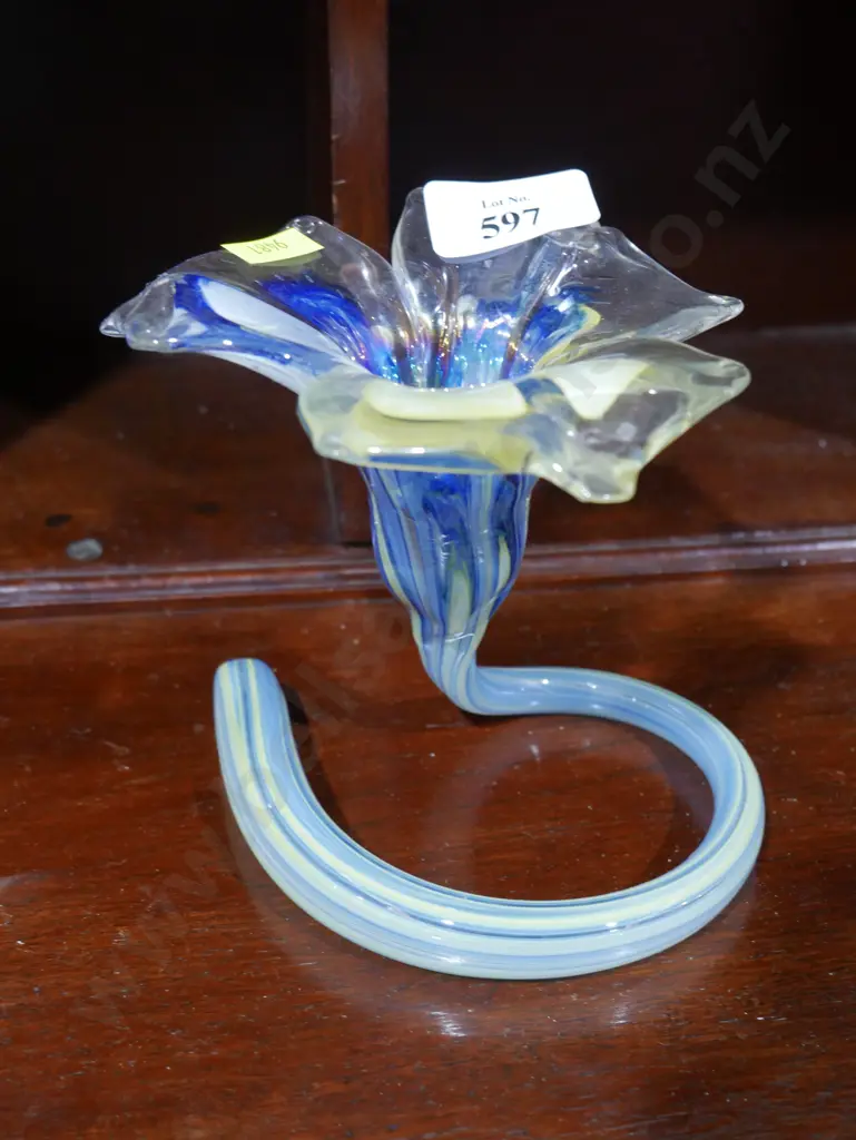 Art Glass flower vase Image 1++