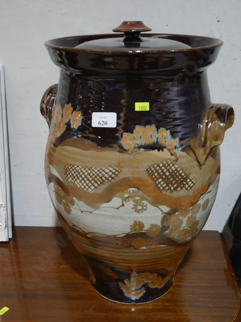 Large pottery container Image 1++