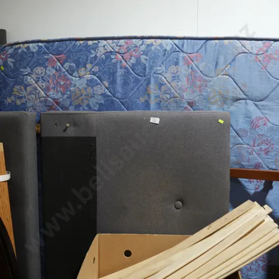 Slat bed with headboards