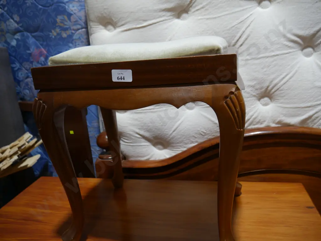 Piano stool Image 1++