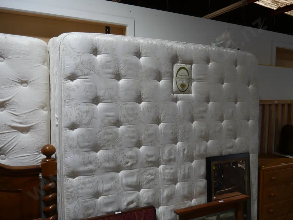 Queen Base and mattress Image 1++