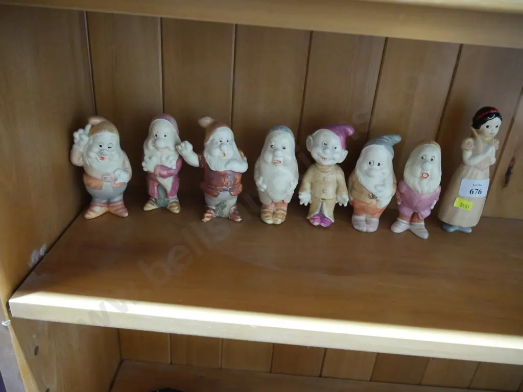 Snow White and the seven dwarf figurines Image 1++