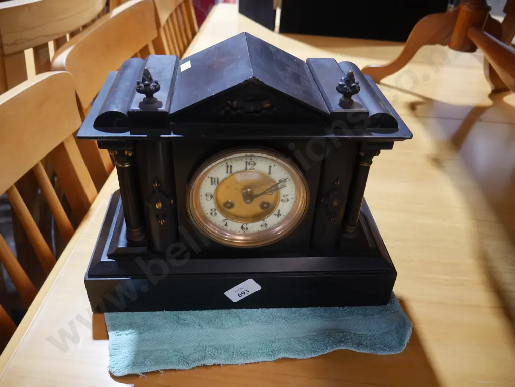 Black marble mantel clock Image 1++