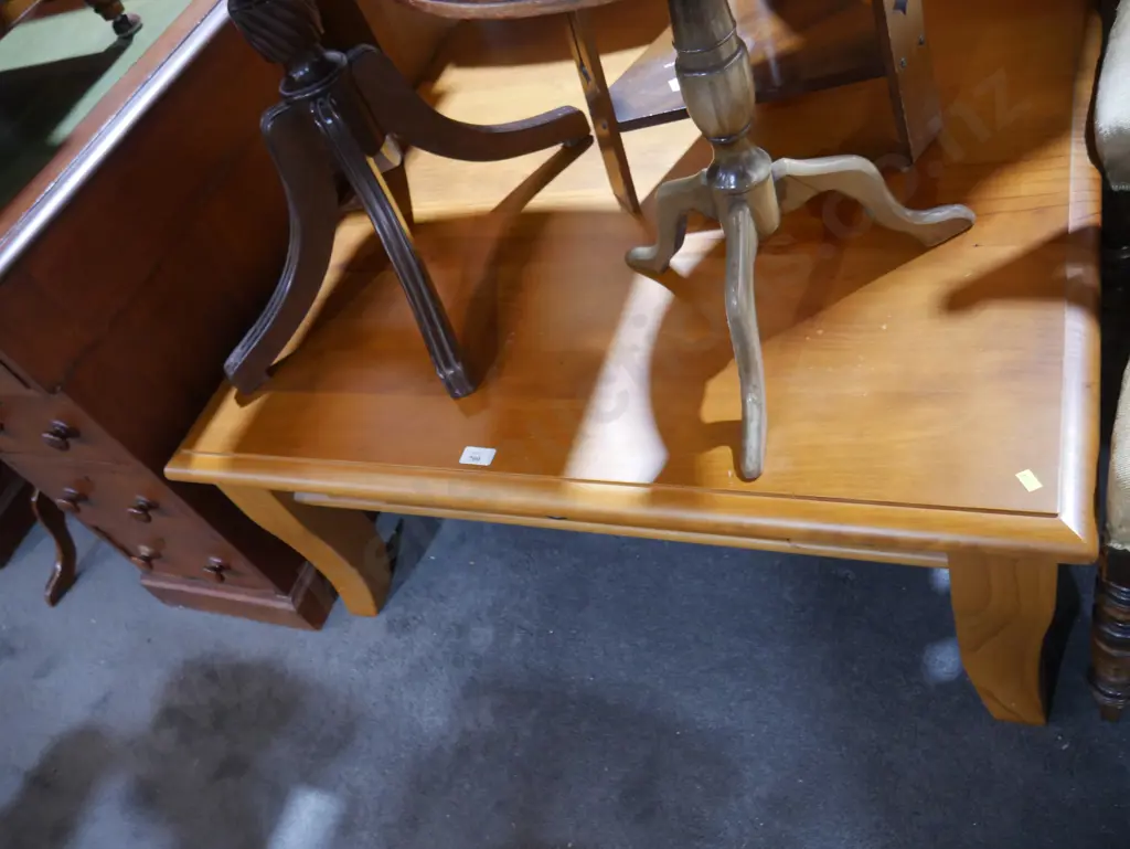 Large coffee table Image 1++