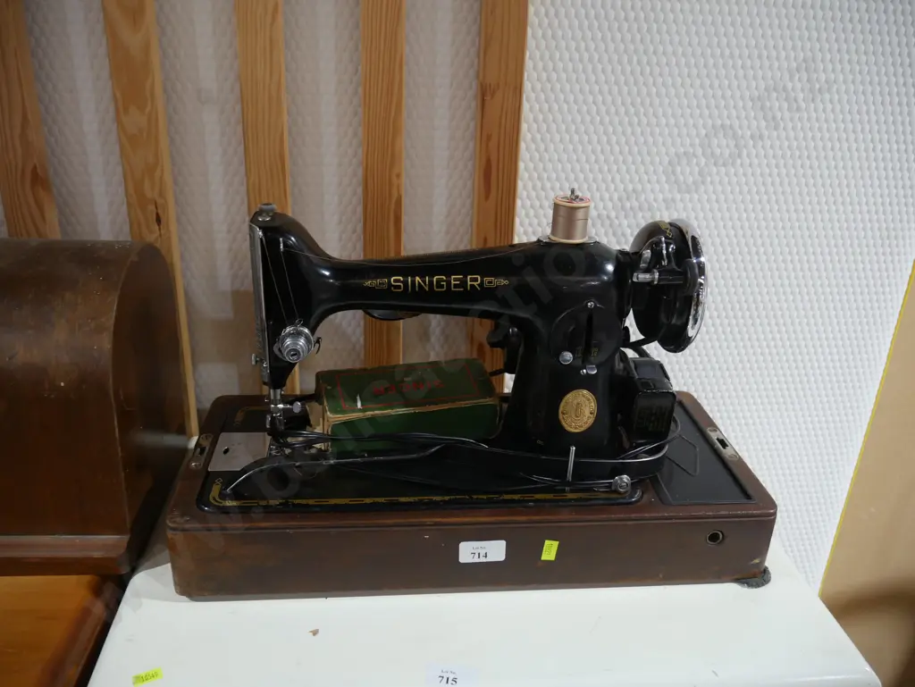 Singer sewing machine Image 1++