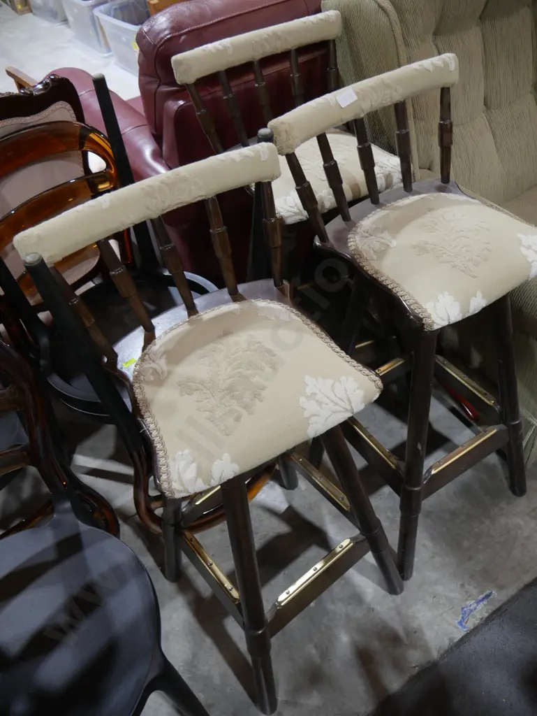 3 upholstered bar stools Image 1++