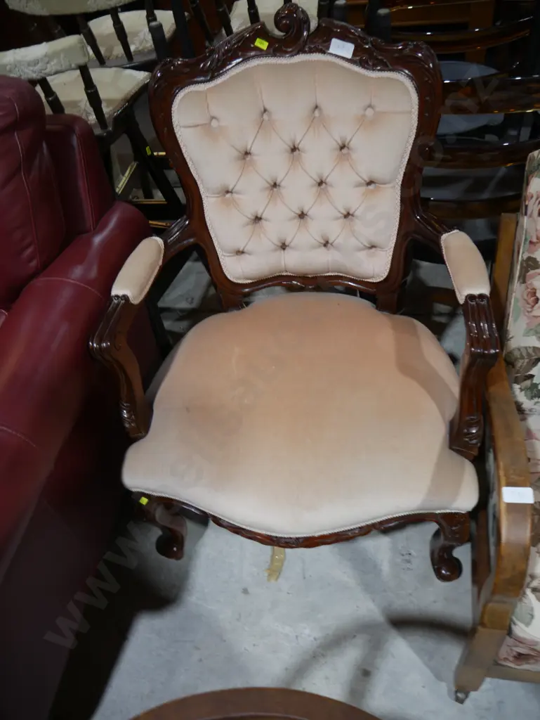 Deep buttoned bedroom chair Image 1++