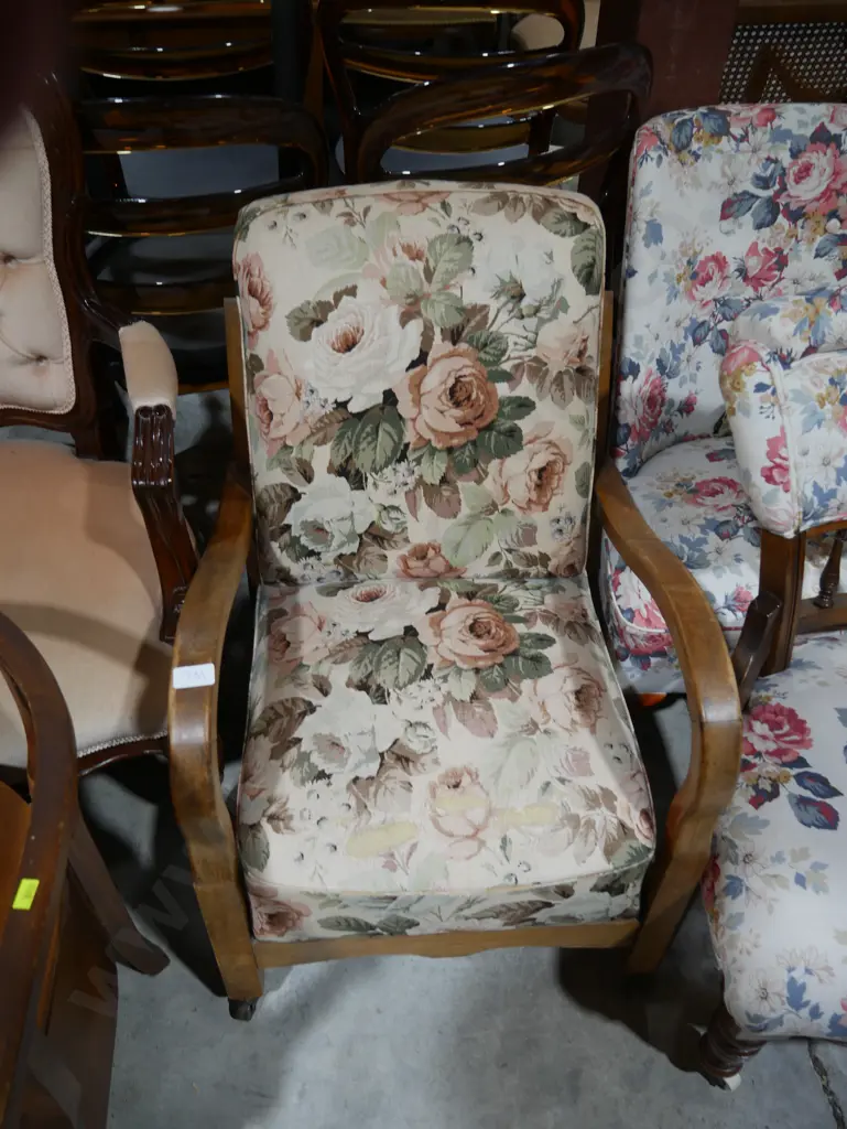 Floral upholstery armchair Image 1++