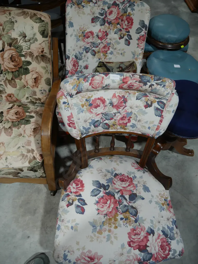 2 floral upholstery bedroom chairs Image 1++