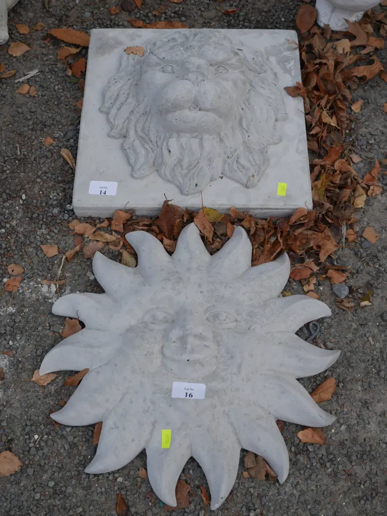 Lion face wall hanging Image 1++