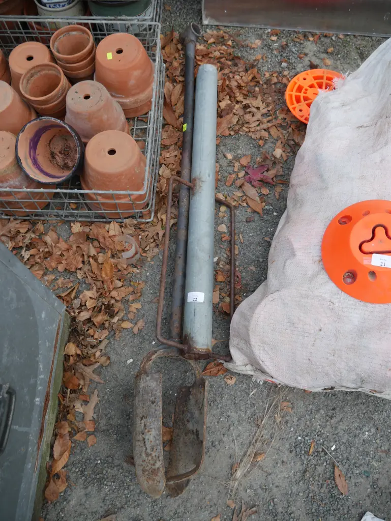 Post hole digger and rammer Image 1++