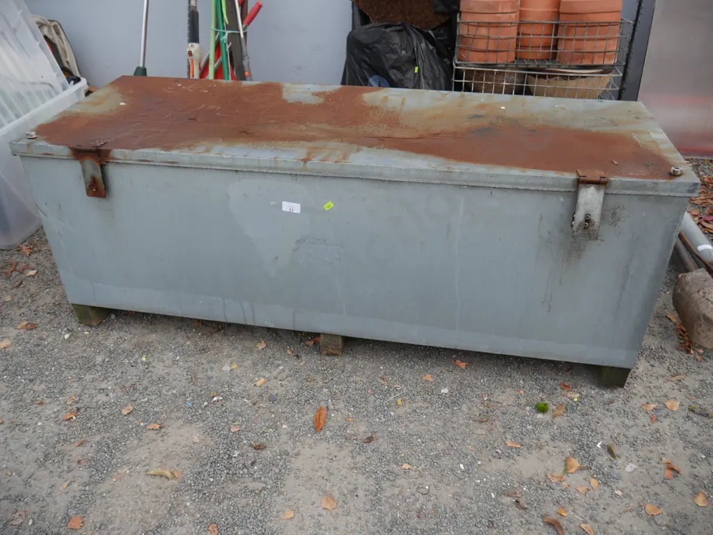 Metal trunk Image 1++