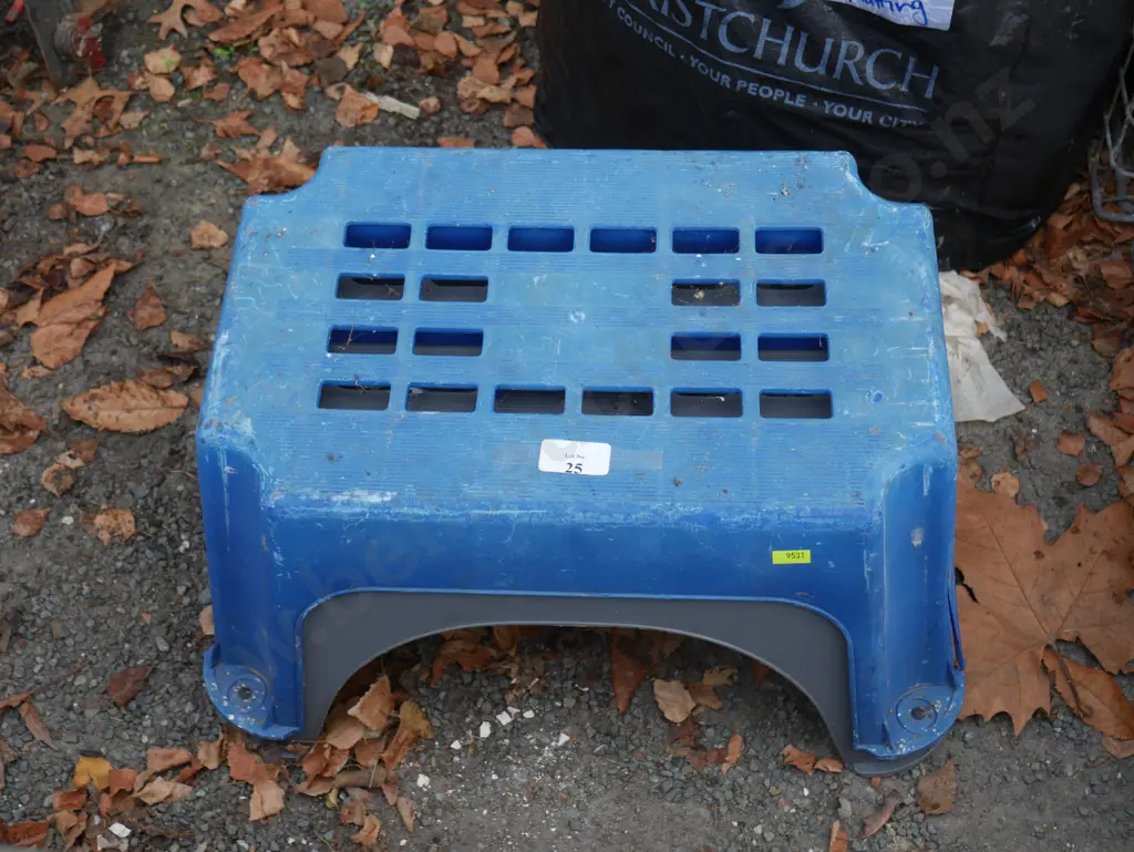 Plastic foot stools Image 1++