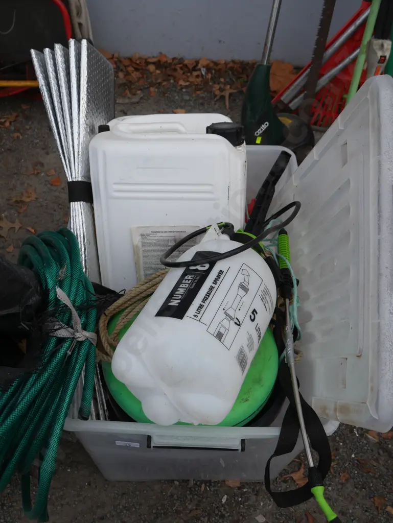 Garden sprayer, weed barrier etc Image 1++