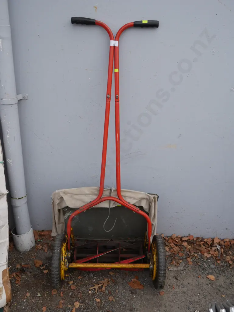 Push mower Image 1++