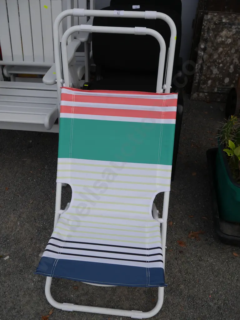 2 folding lawn chairs Image 1++