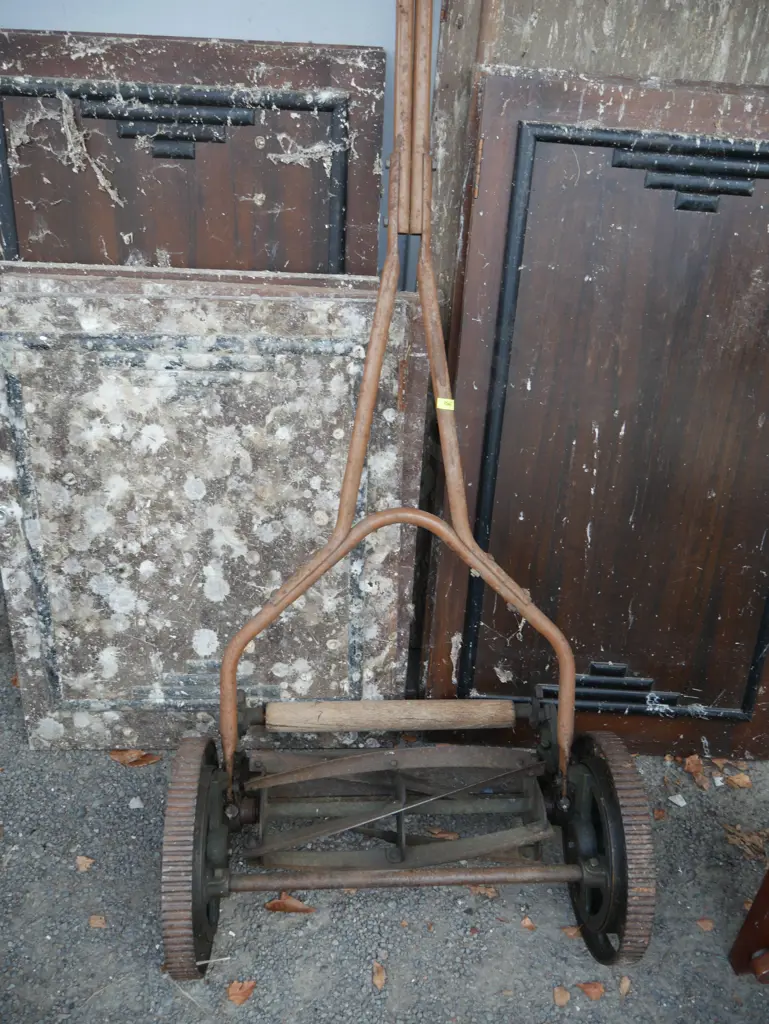 Push mower Image 1++