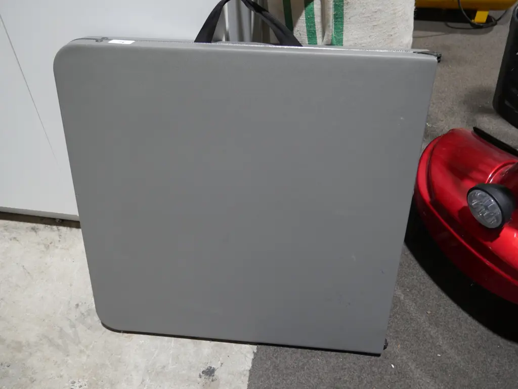 Folding table Image 1++