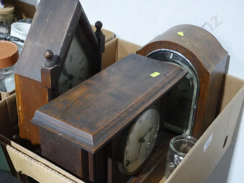 3 vintage mantle clocks Image 1++