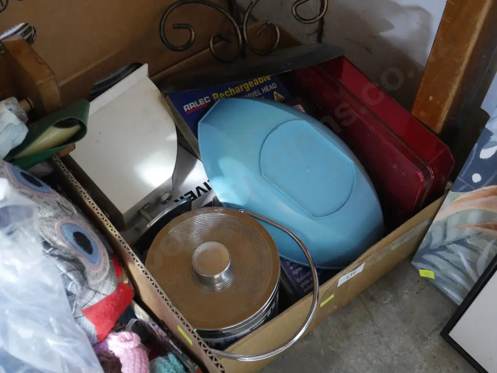 Kitchen scales, tins etc Image 1++