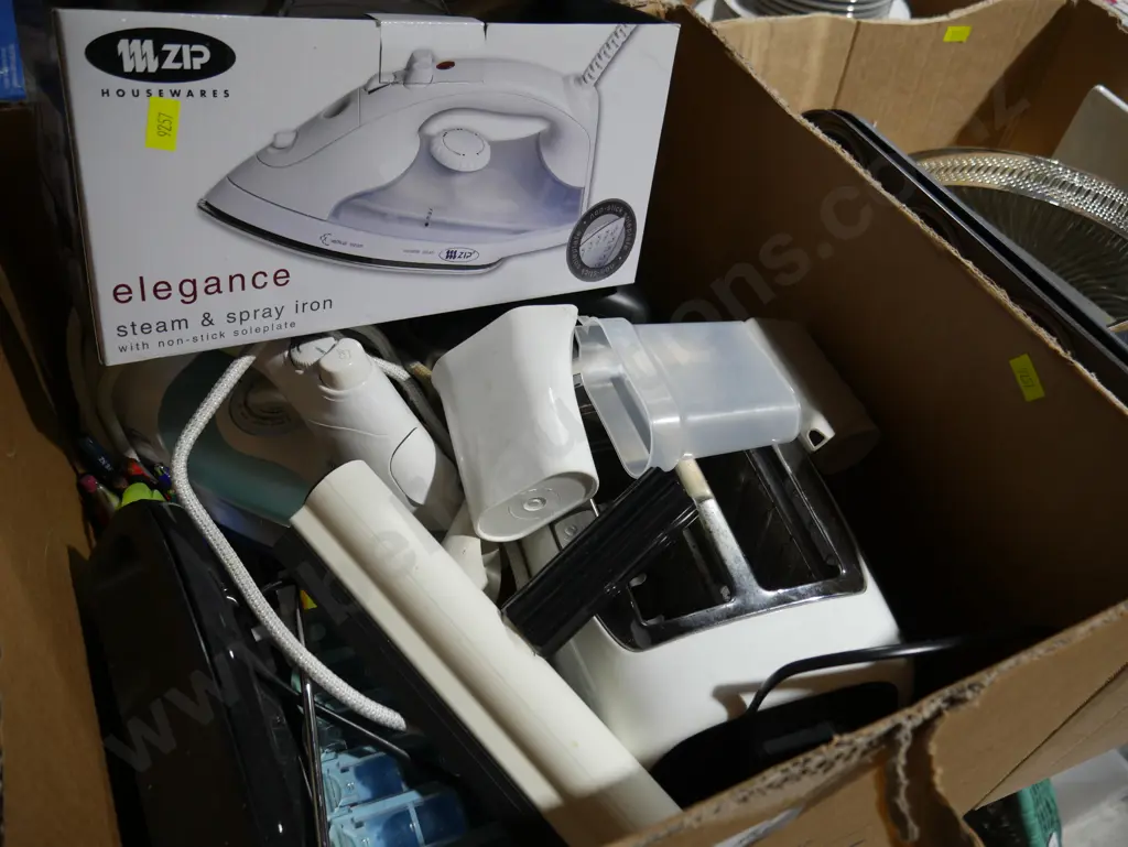 Irons, toaster, jug etc Image 1++