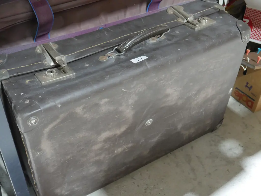 2 suitcases Image 1++