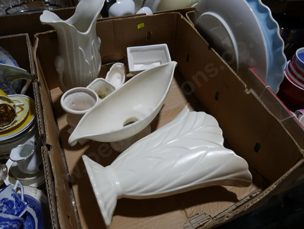 White pottery vases Image 1++