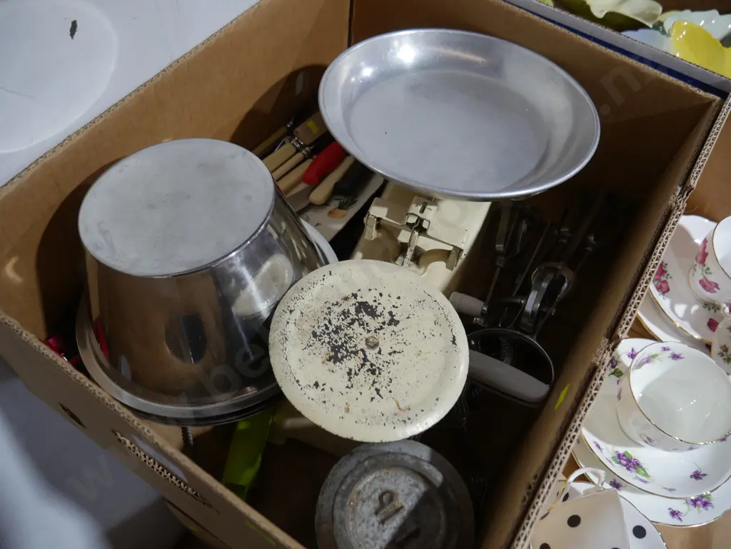 Kitchen scales, egg beaters etc Image 1++