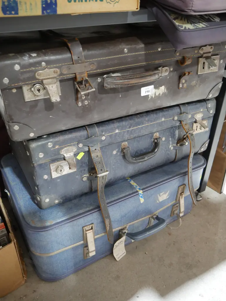 3 vintage suitcases Image 1++