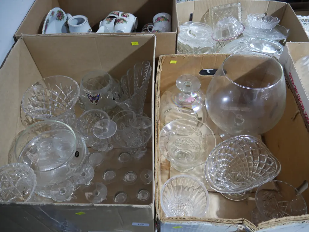2 boxes of crystal and glassware Image 1++