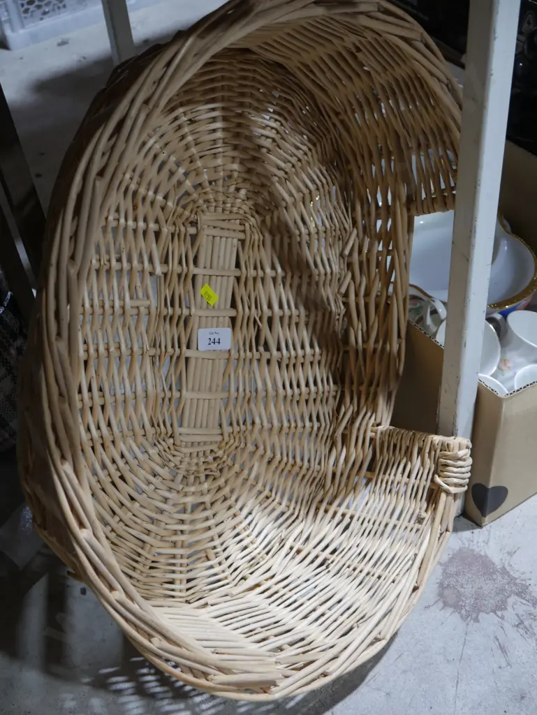 Cane pet basket Image 1++