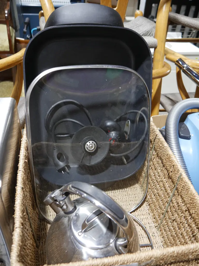 Kettle and electric frypan Image 1++